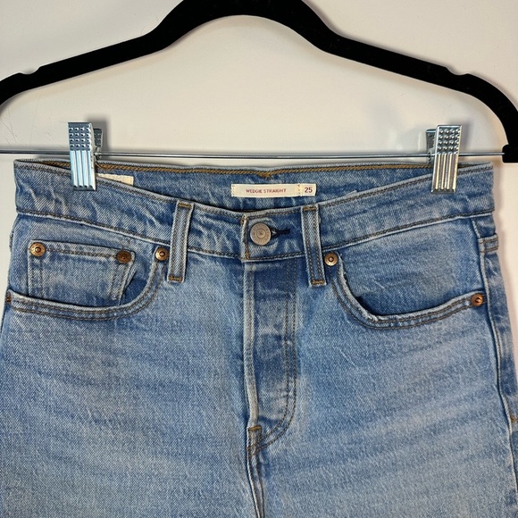Levi’s Wedgie Straight Jeans - Picture 2 of 5